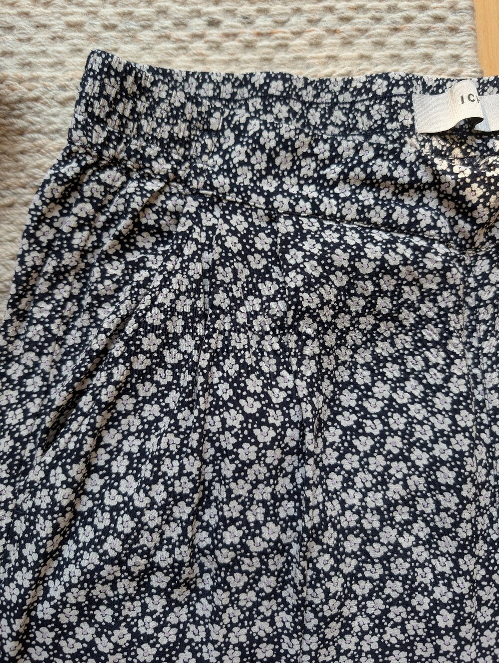 ICHI Wide Leg Ditsy Print Pants - Picture 5 of 9